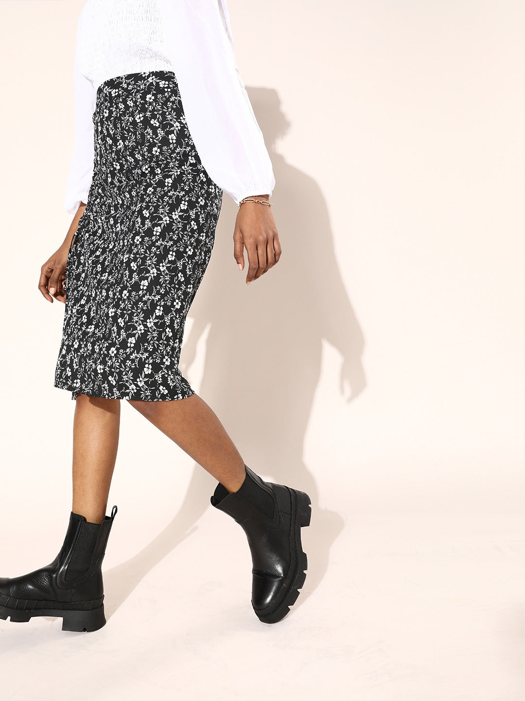 Berrylush Women Black & White Ditsy Floral Printed Thigh-High Slit A-Line Midi Skirt