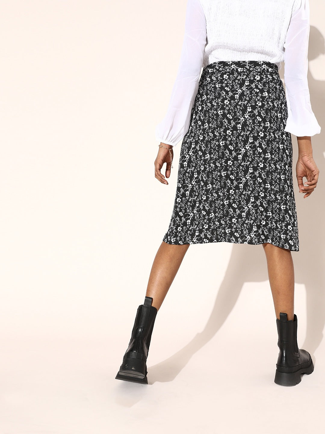 Berrylush Women Black & White Ditsy Floral Printed Thigh-High Slit A-Line Midi Skirt
