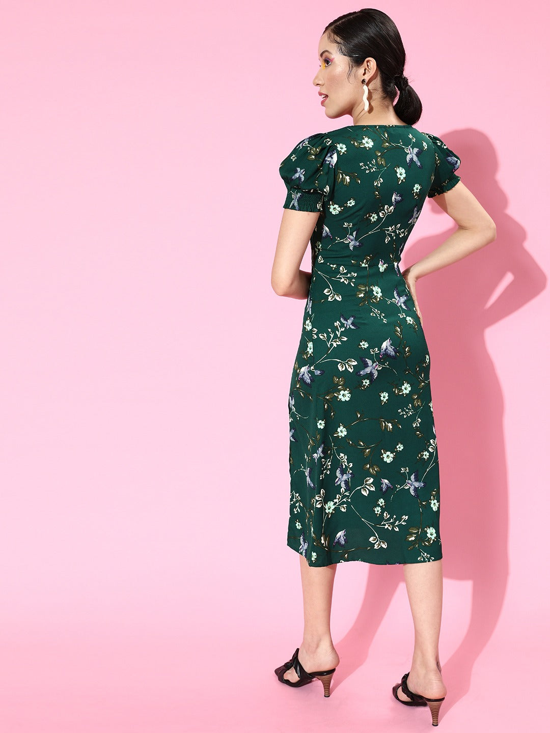 Berrylush Women Green Floral Printed Sweetheart Neck Front Slit Ruched A-Line Midi Dress