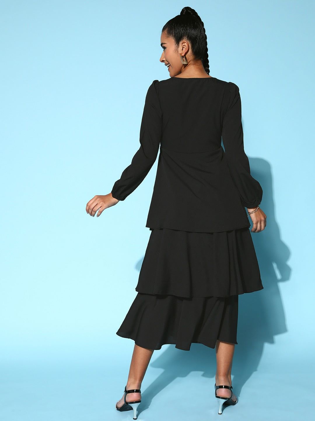 Berrylush Women Solid Black Sweetheart Neck Puff Sleeve Flounce Tiered A-Line Maxi Dress