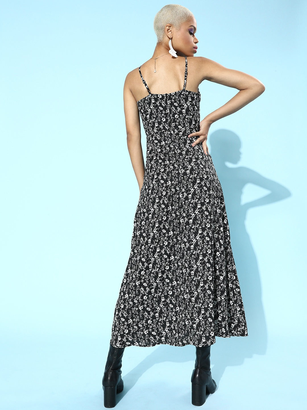 Berrylush Women Black & White Floral Printed V-Neck Tie-Up Front Flared Maxi Dress