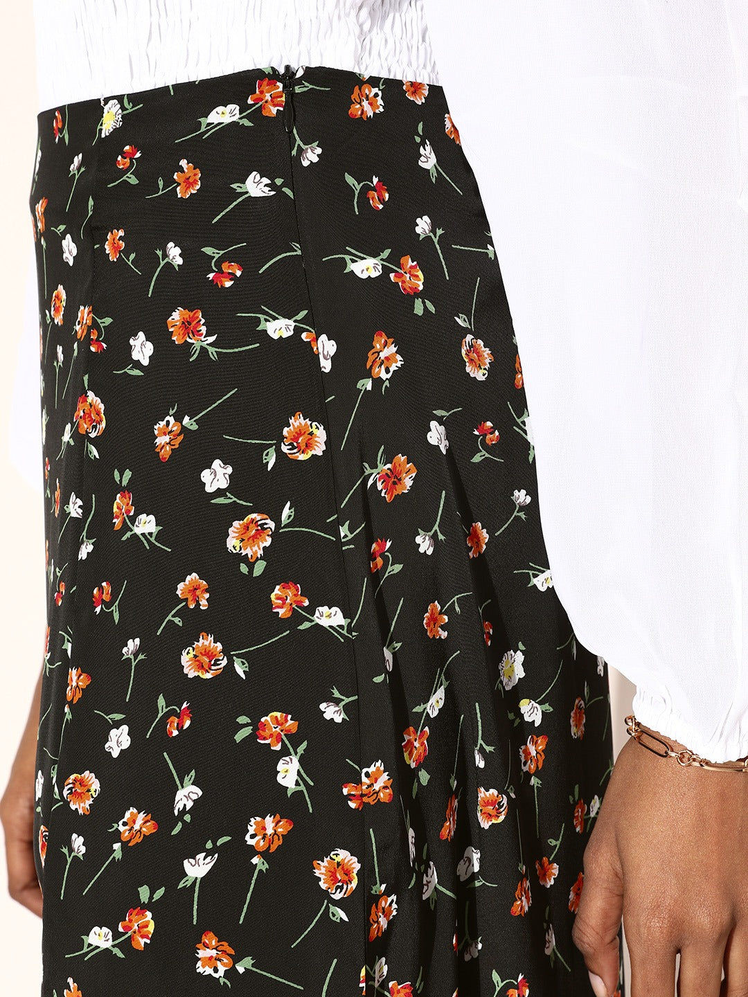 Berrylush Women Black Ditsy Floral Printed Thigh-High Slit Straight Midi Pencil Skirt
