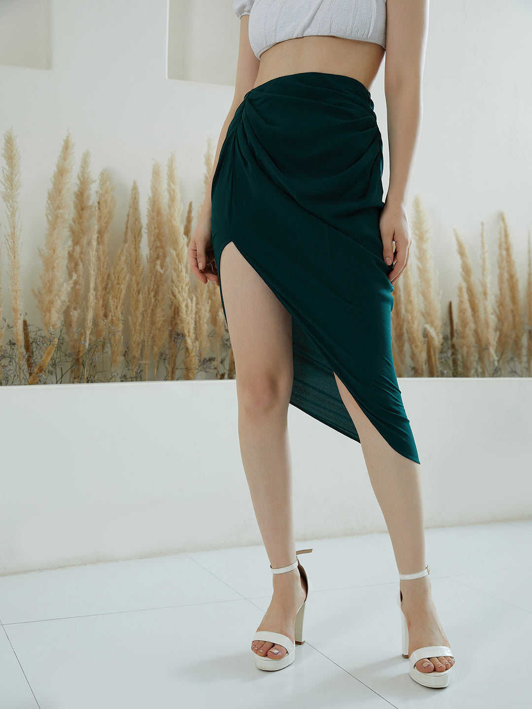 Women Solid Green High-Rise Waist Slip-On Tulip Hem Pleated Pencil