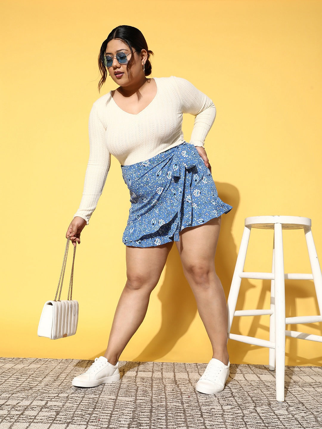 Berrylush Women Plus Size Blue & White Floral Printed Slip-On Elastic Tie-Up Waist Flared Mini Skorts