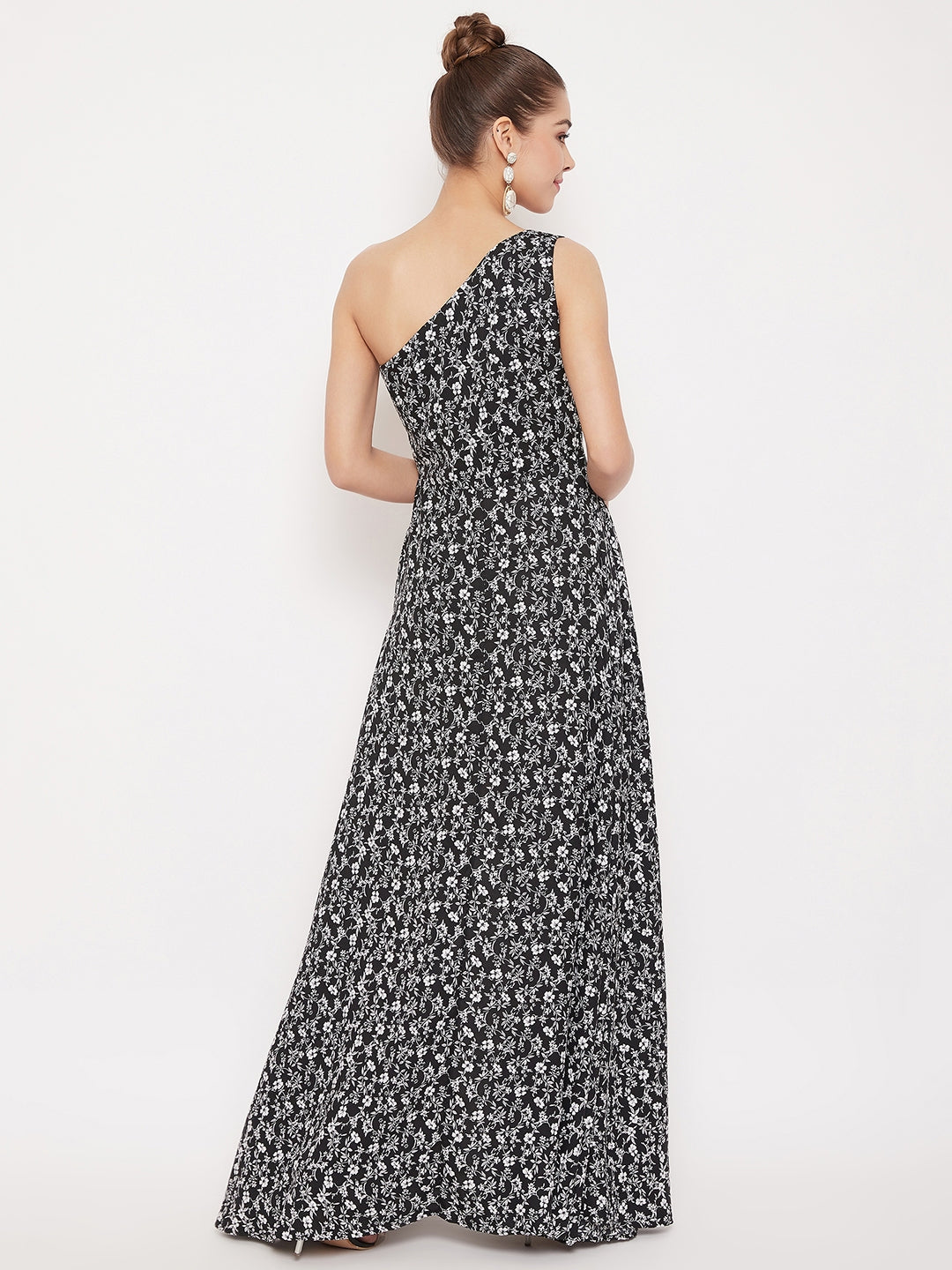 Berrylush Women Black & White Floral Printed One Shoulder Maxi Dress