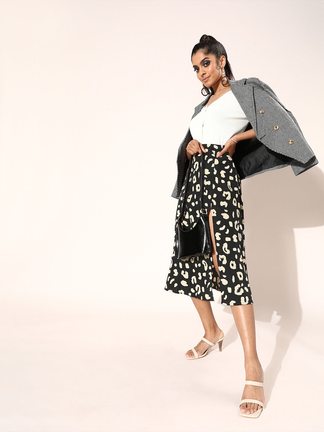 Berrylush Women Black & White Abstract Printed Thigh-High Slit Straight A-Line Midi Skirt