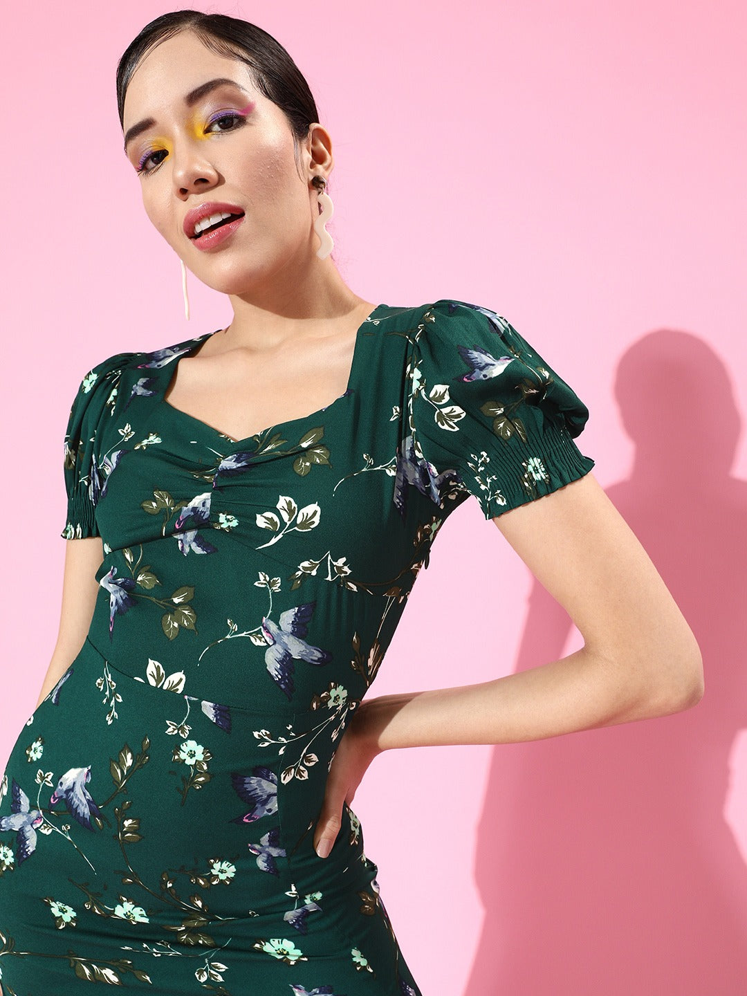 Berrylush Women Green Floral Printed Sweetheart Neck Front Slit Ruched A-Line Midi Dress