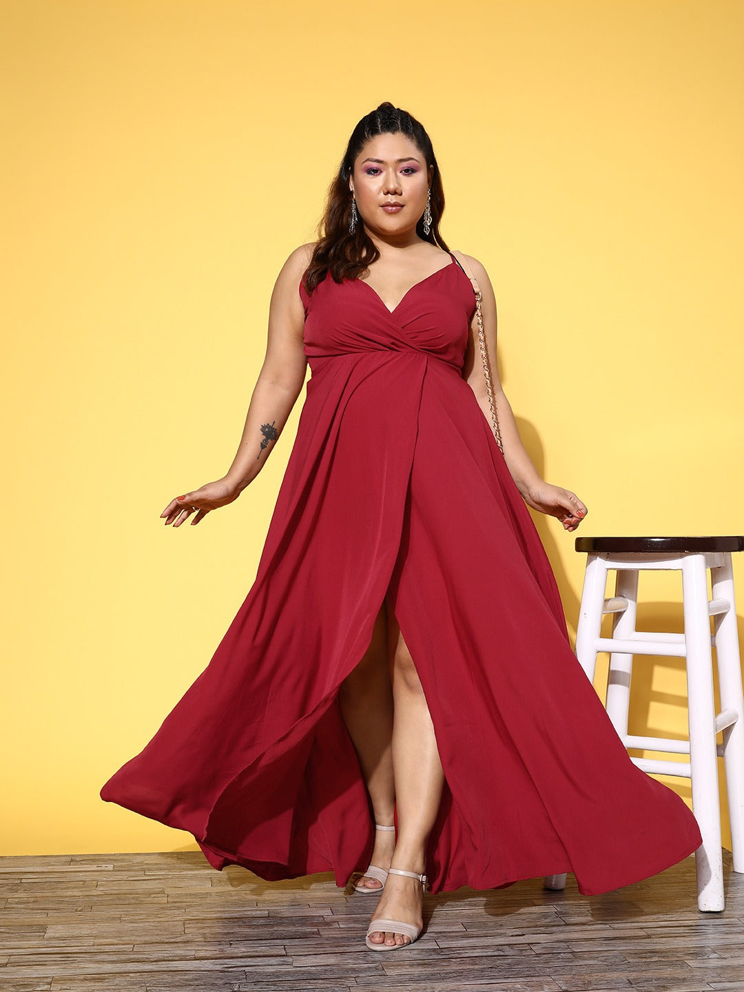 Women Plus Size Solid Red V-Neck Sleeveless Crepe Thigh-High Slit