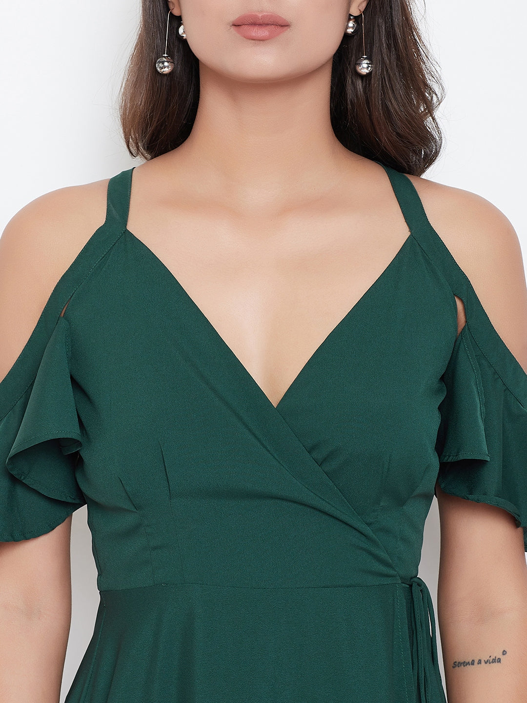Berrylush Women Solid Green V-Neck Cold-Shoulder Maxi Dress