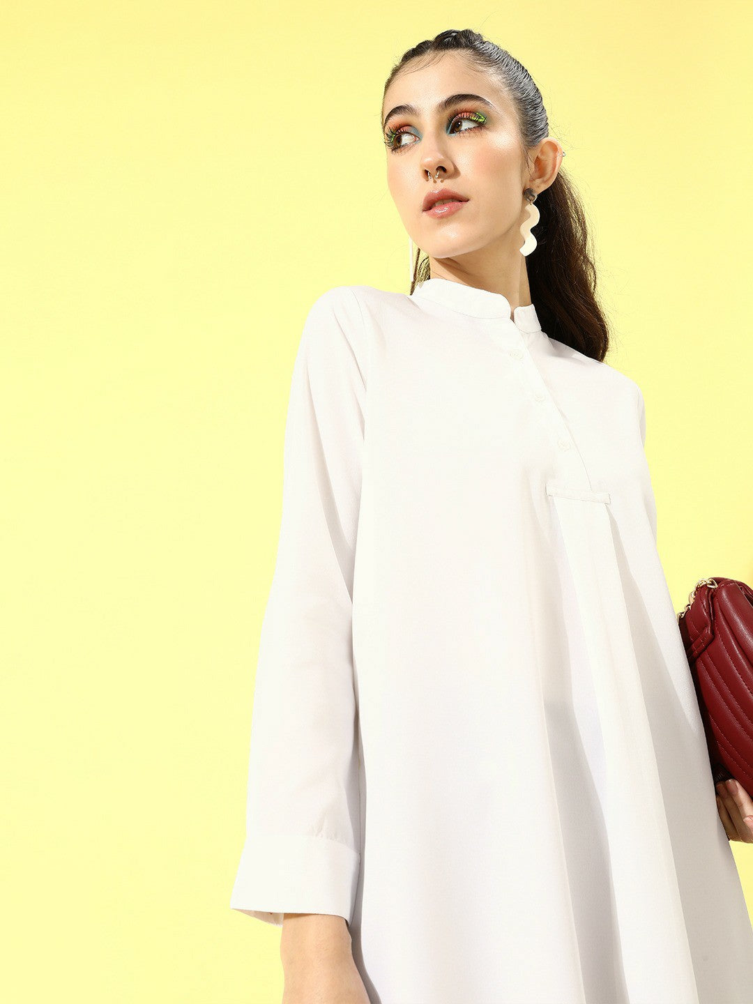 Berrylush Women Solid White Mandarin Collar High-Low Longline Top