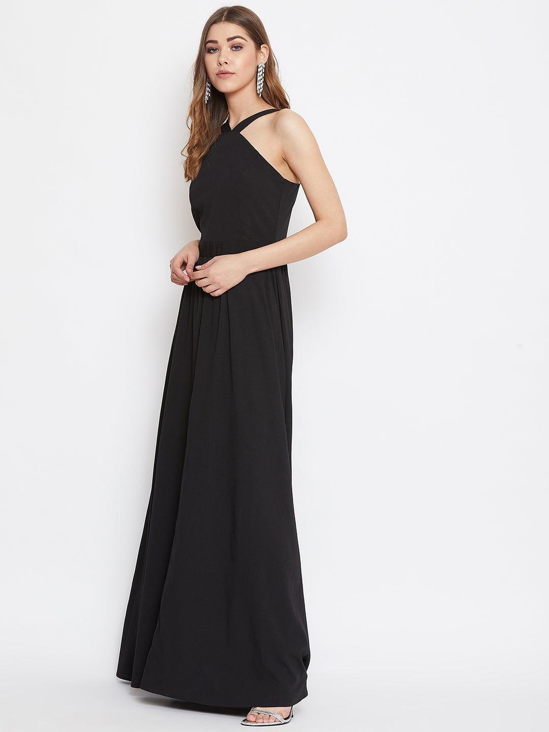 Berrylush Women Solid Black Halter Neck Flared Maxi Dress