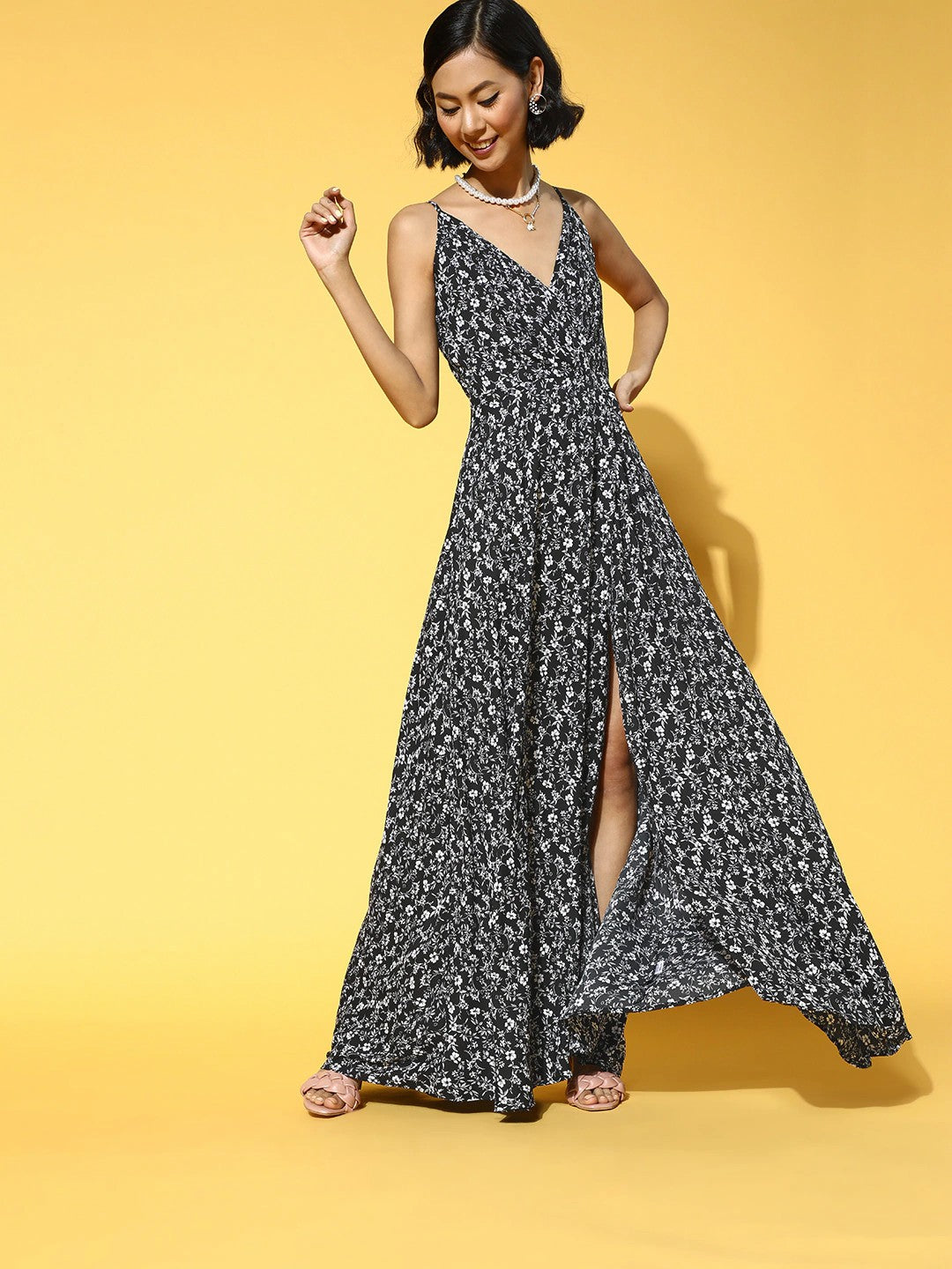 Berrylush Women Black Floral Printed V-Neck Thigh-Slit Maxi Dress