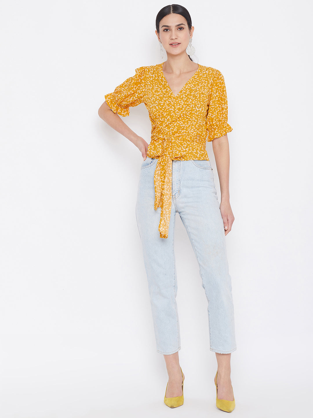 Berrylush Women Yellow & White Floral Printed Tie Knot Top