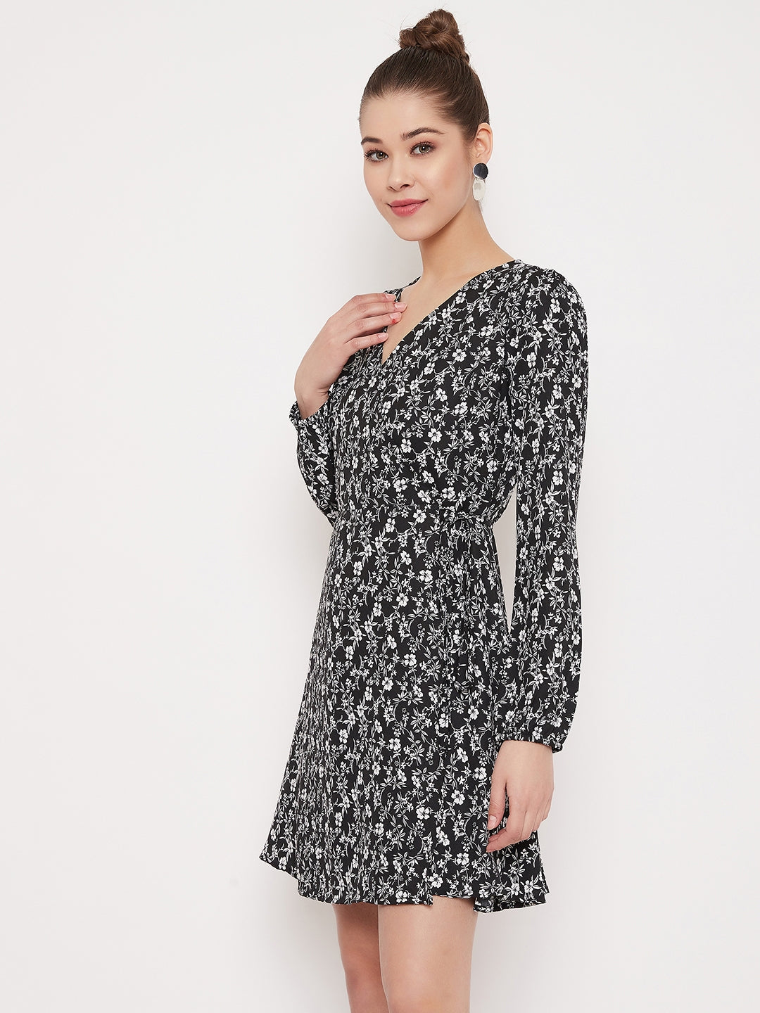 Berrylush Women Black and White Floral Printed Wrap Mini Dress